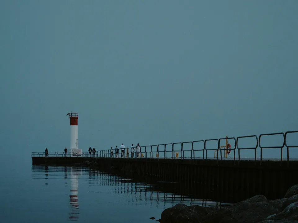 The lighthouse pier in Oakville at dusk